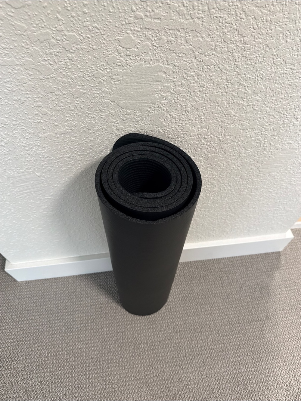 Black Yoga Mat Roll
